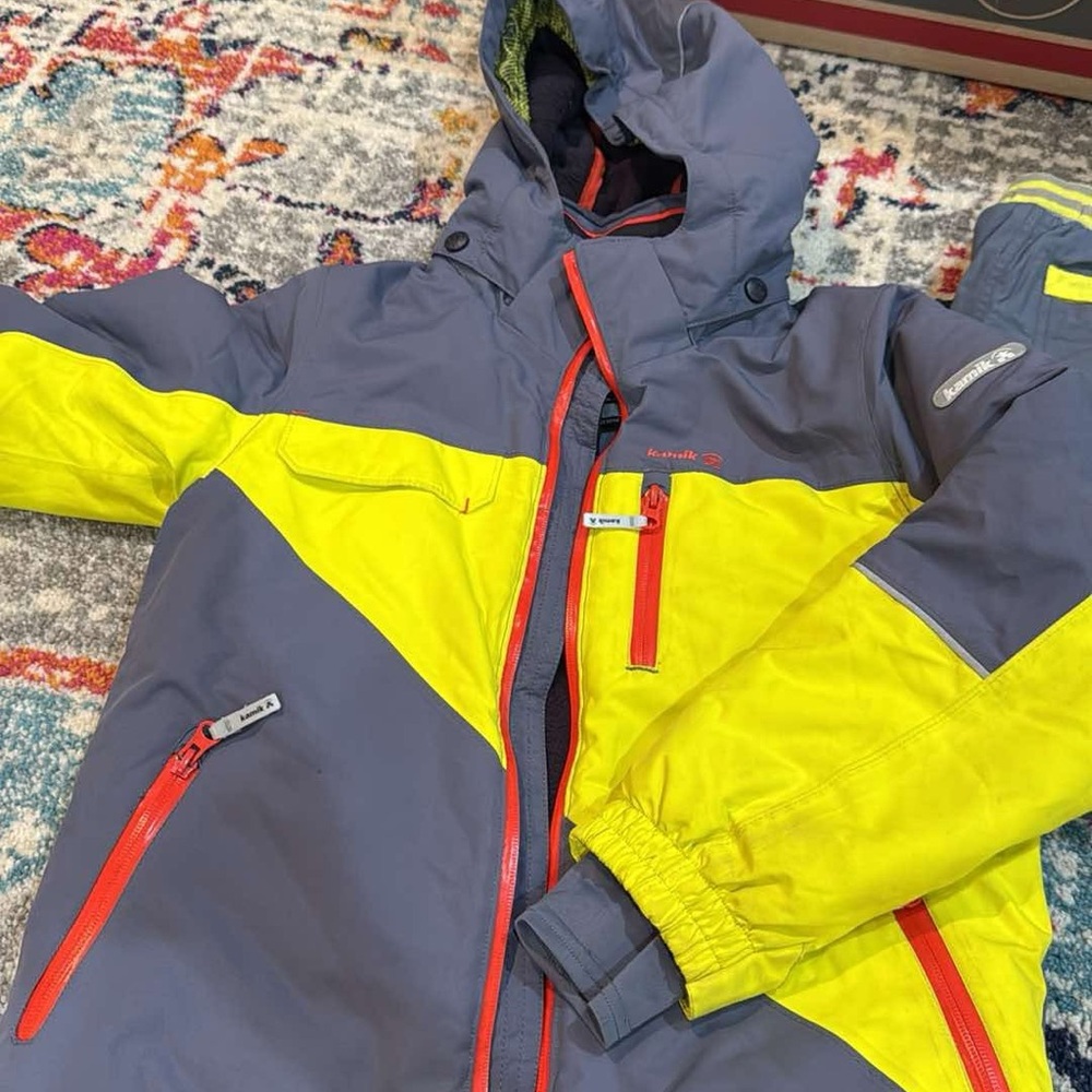 Boys sz 7 ski gearYellow and Gray Puffer Jacket with Hood for Outdoor Adventures